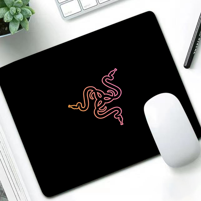 Gaming Accessories For Gaming Laptop - Razer 高級マウスパッド アニメ ゲーマー デスクマット PC